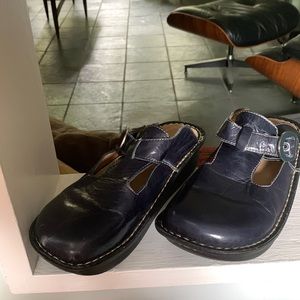 Alegria clogs